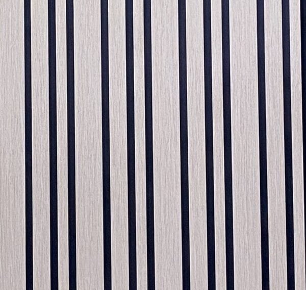 Akoestisch wandpaneel White Oak – licht hout met zwart vilt, small-to-wide latverdeling